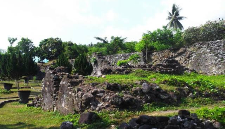 Merupakan salah satu benteng tertua di Ternate, dibangun oleh Portugis pada awal abad ke-16. Kastela menjadi saksi bisu pembunuhan Sultan Khairun oleh bangsa Portugis, peristiwa yang memicu perlawanan besar dari rakyat Maluku.