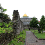 Merupakan salah satu benteng tertua di Ternate, dibangun oleh Portugis pada awal abad ke-16. Kastela menjadi saksi bisu pembunuhan Sultan Khairun oleh bangsa Portugis, peristiwa yang memicu perlawanan besar dari rakyat Maluku.