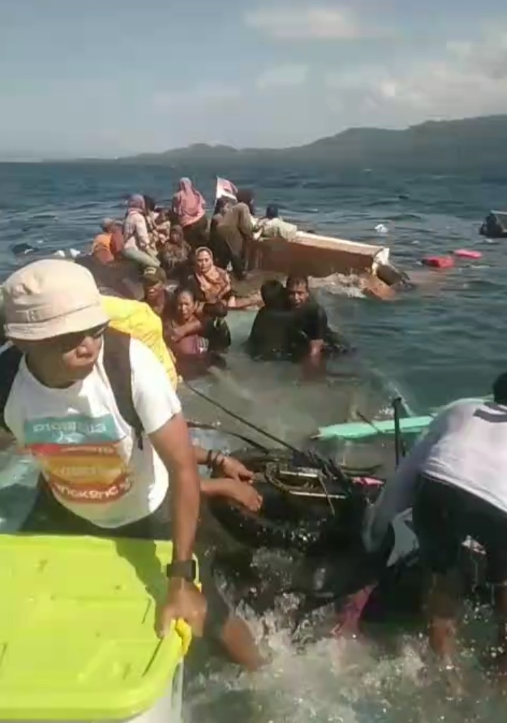 Kapal Kayu Tenggelam Dihantam Ombak di Halmahera Selatan